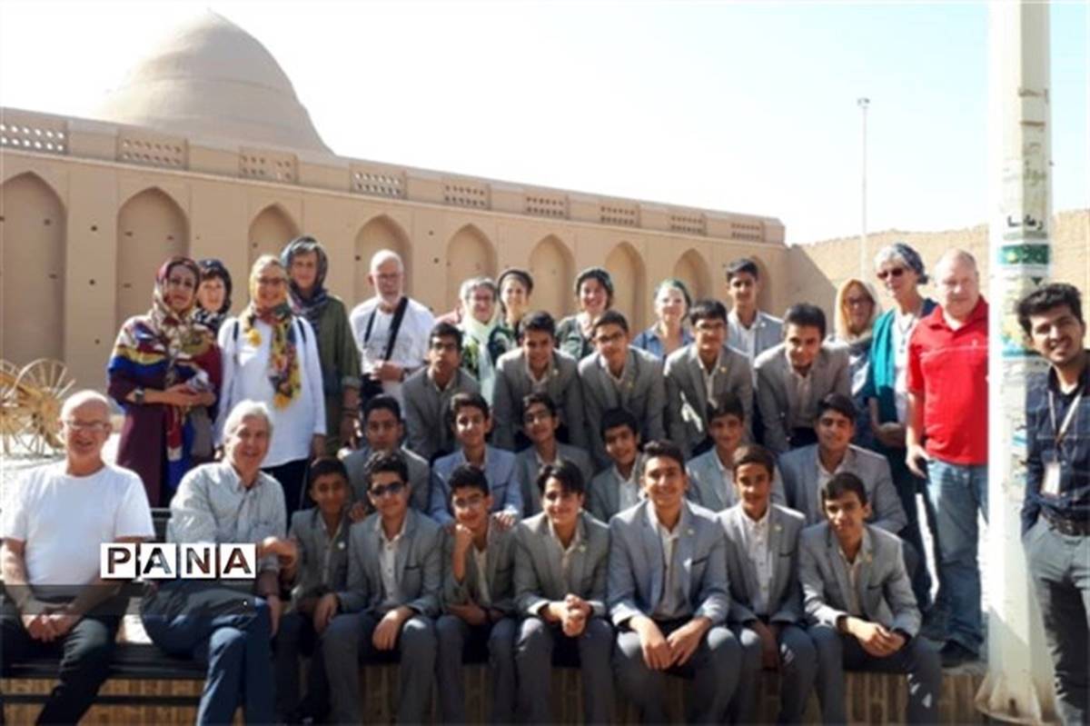 بازدید دانش آموزان دبیرستان استعدادهای درخشان شهید ذوالفقاری از اماکن تاریخی میبد