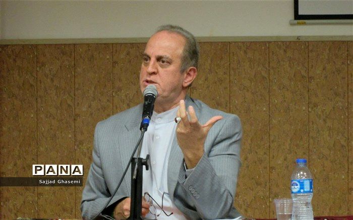 نسل جدید و درواقع دانش آموزان باید گردشگری استان و کشور خود را بشناسند