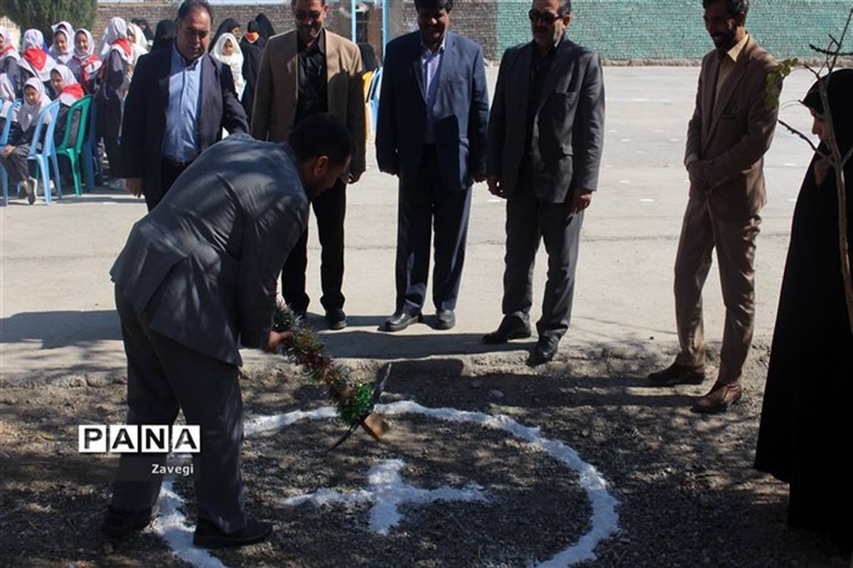 مراسم کلنگ‌زنی ساخت 2 نمازخانه در مدارس روستای تقی‌آباد فریمان برگزار شد