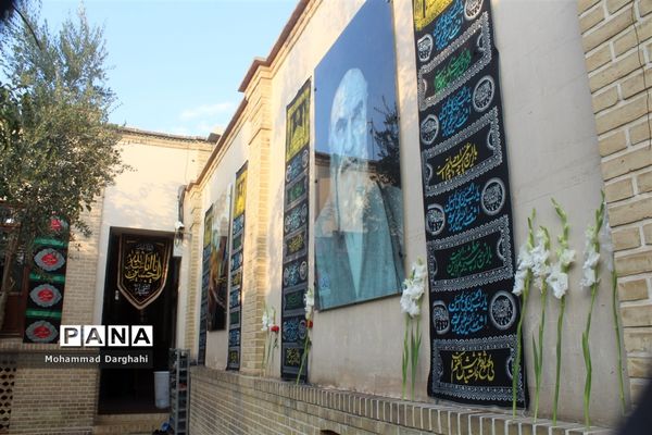 گردهمایی پایان ماه صفر بسیجیان دانش‌آموز در منزل امام خمینی  (ره)