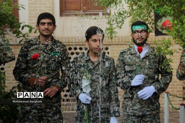 گردهمایی پایان ماه صفر بسیجیان دانش‌آموز در منزل امام خمینی  (ره)