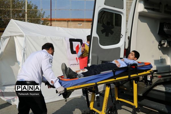 مراسم گرامیداشت هفته پدافند غیر عامل و اجرای مانور اطفاء حریق و خروج اضطراری