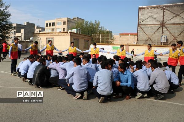 مراسم گرامیداشت هفته پدافند غیر عامل و اجرای مانور اطفاء حریق و خروج اضطراری