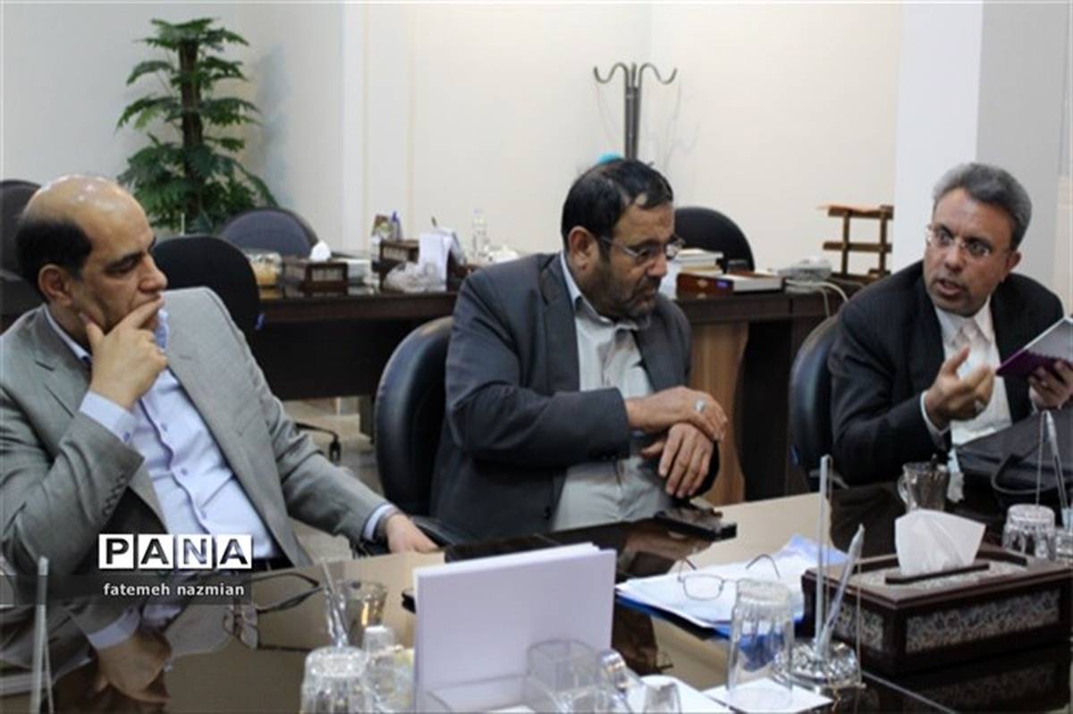 اولین نشست کمیته نوجوانان شورای شهر با مسئولان استانی