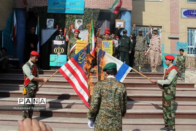 صبحگاه مشترک بسیج دانشآموزی و پیشتازان سازمان دانشآموزی در مدرسه امیرکبیر قم