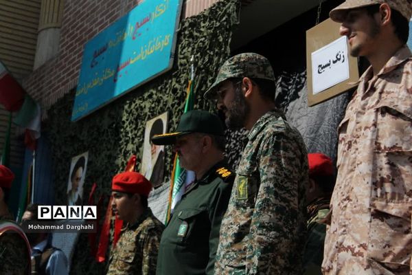 صبحگاه مشترک بسیج دانش‌آموزی و پیشتازان سازمان دانش‌آموزی در مدرسه امیرکبیر قم