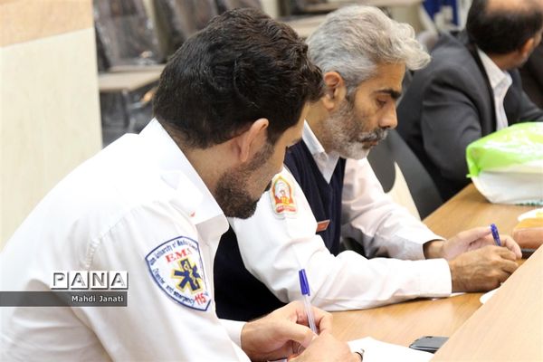 جلسه کارگروه برگزاری مانور زلزله استان قم