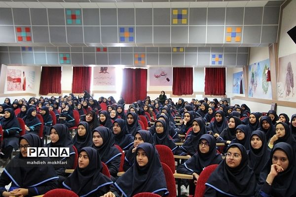 وقف 500 عدد لیوان توسط دانش آموزان دبیرستان دخترانه شاهد افشار یزد