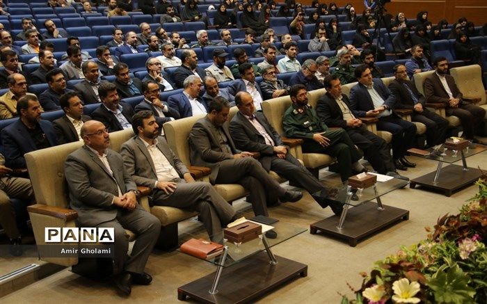 مراسم تجلیل از خادمین و مسئولین راهیان نور دانش آموزی استان تهران