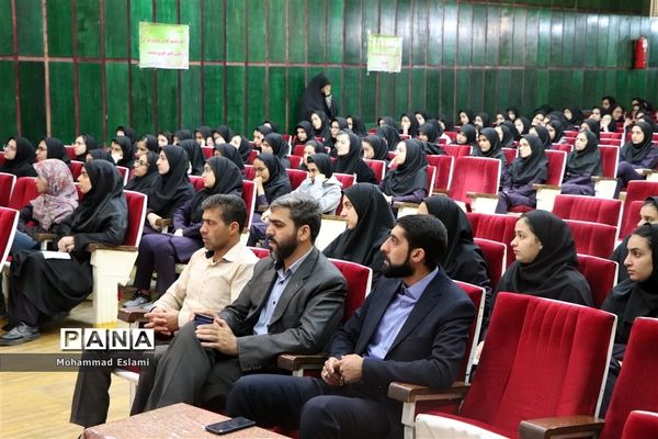 جشنواره قرآنی درون مدرسه ای دبیرستان فرزانگان یزد