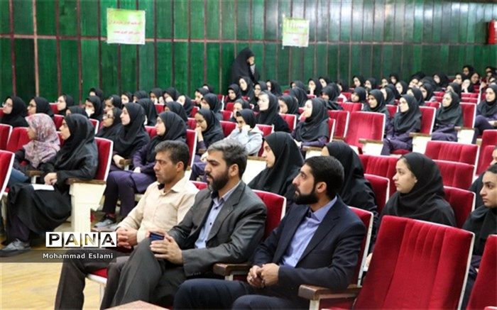 جشنواره درون مدرسه ای قرآن وعترت  در دبیرستان فرزانگان یزد برگزارشد