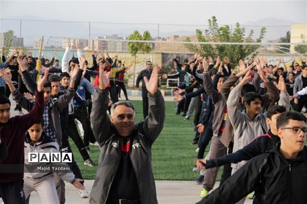 حضور مدیرکل آموزش وپرورش خراسان شمالی در ورزش صبحگاهی دبیرستان نمونه دولتی 9 دی