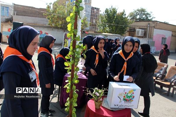 انتخابات شوراهای دانش آموزی در منطقه تبادکان مشهد