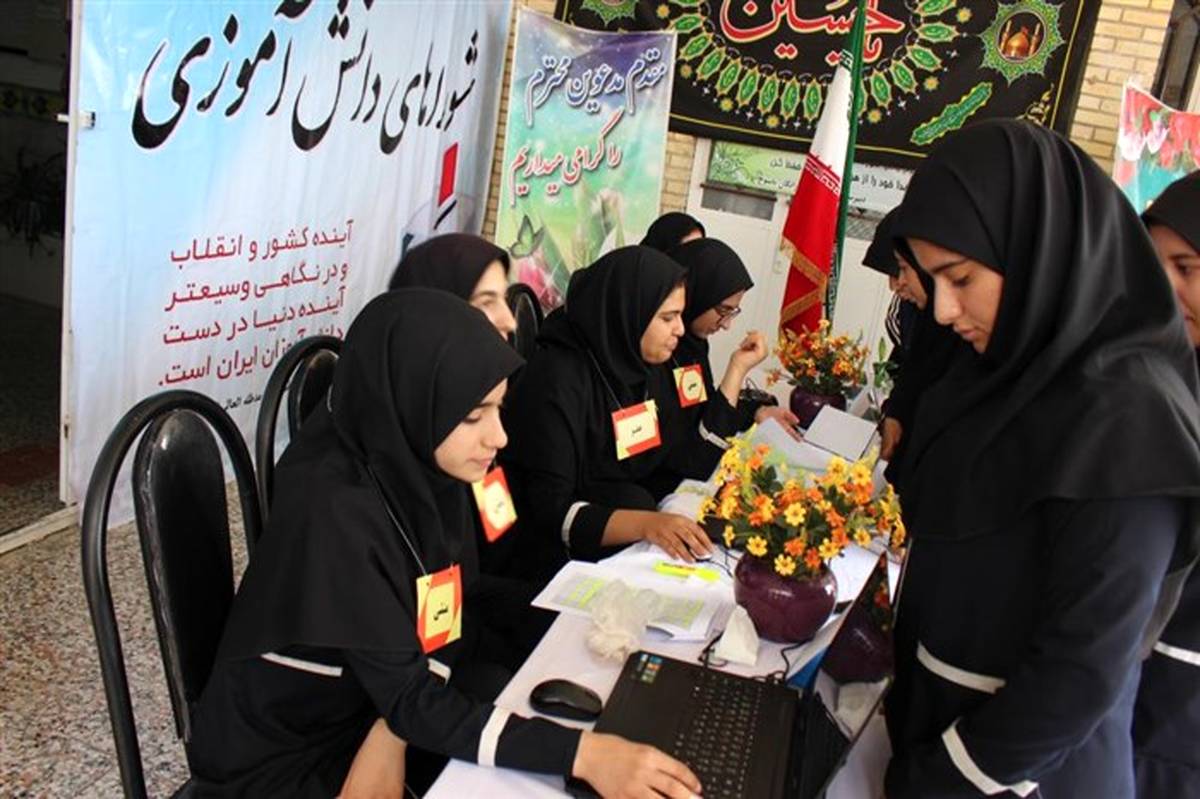انتخابات شوراهای دانش آموزی  برای اولین بار بصورت الکترونیکی در مدارس استان کهگیلویه و بویراحمد برگزار شد + تصاویر