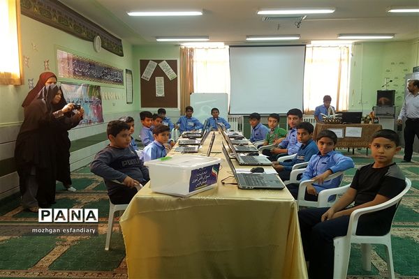برگزاری انتخابات الکترونیکی شورای دانش‌آموزی در مدارس نی ریز