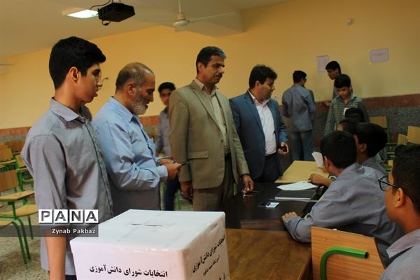 بازدید از بیست و دومین دوره انتخابات شوراهای دانش‌آموزی مدارس بوشهر