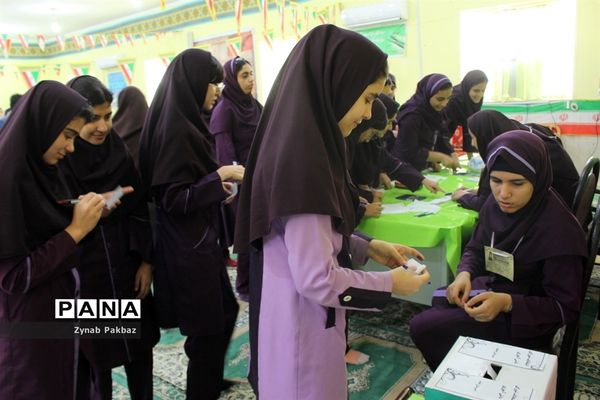 بازدید از بیست و دومین دوره انتخابات شوراهای دانش‌آموزی مدارس بوشهر