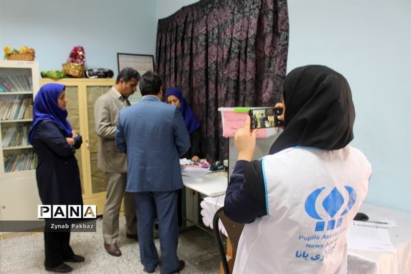بازدید از بیست و دومین دوره انتخابات شوراهای دانش‌آموزی مدارس بوشهر
