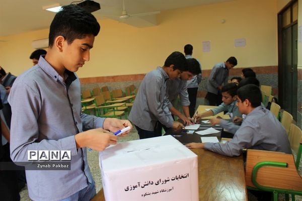 بازدید از بیست و دومین دوره انتخابات شوراهای دانش‌آموزی مدارس بوشهر
