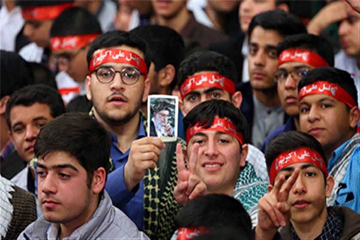 اعزام جمعی از دانش آموزان عضو اتحادیه انجمن های اسلامی استان برای دیدار با رهبر معظم انقلاب