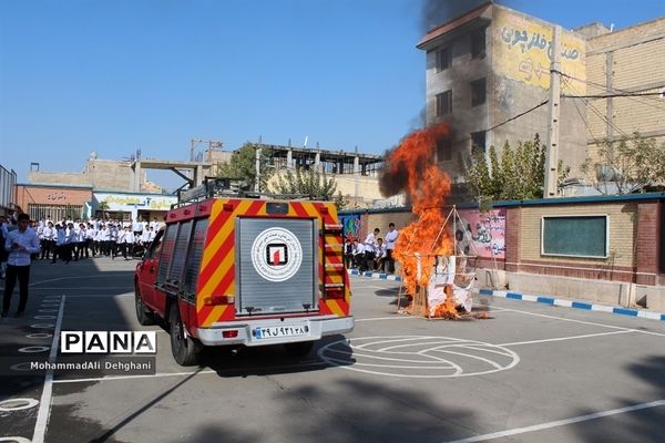 مانور پدافند غیرعامل در شهرستان بهارستان