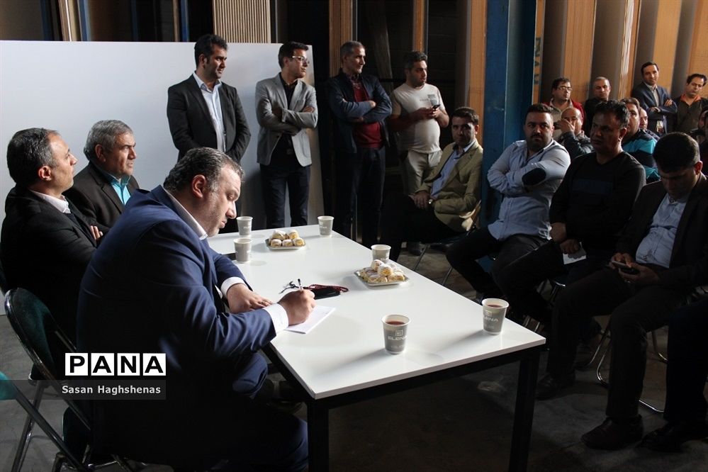 نشست بررسی مشکلات تولیدکنندگان صنایع چوب شهرک صنعتی سهند اسلامشهر