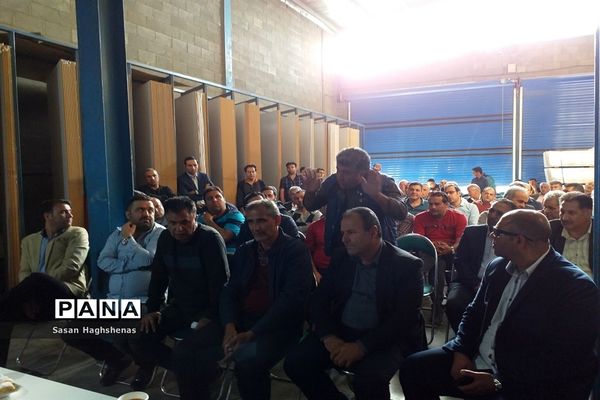 نشست بررسی مشکلات تولیدکنندگان صنایع چوب شهرک صنعتی سهند اسلامشهر