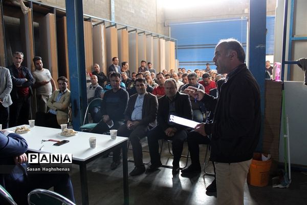 نشست بررسی مشکلات تولیدکنندگان صنایع چوب شهرک صنعتی سهند اسلامشهر