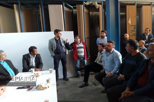 نشست بررسی مشکلات تولیدکنندگان صنایع چوب شهرک صنعتی سهند اسلامشهر