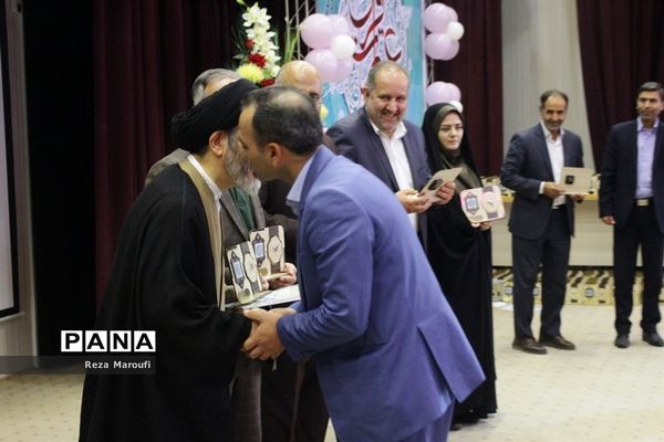 مراسم تجلیل از دانش آموزان برگزیده سی و هفتمین دوره مسابقات قرآن، عترت و نماز استان آذربایجان غربی