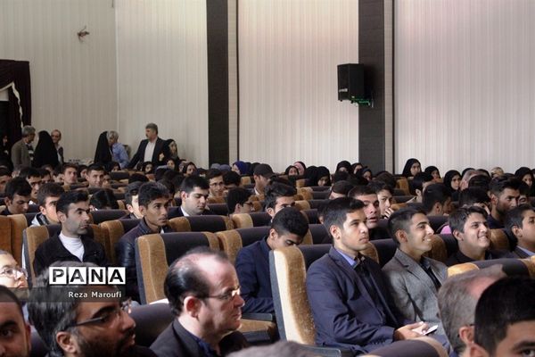 مراسم تجلیل از دانش آموزان برگزیده سی و هفتمین دوره مسابقات قرآن، عترت و نماز استان آذربایجان غربی