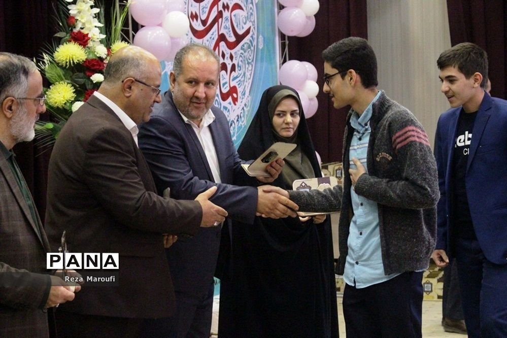 مراسم تجلیل از دانش آموزان برگزیده سی و هفتمین دوره مسابقات قرآن، عترت و نماز استان آذربایجان غربی
