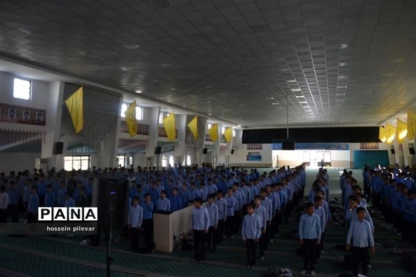 حضور دانش آموزان در حسینیه جماران برای تمرین سرود همگانی در راهپیمایی 13 آبان ماه