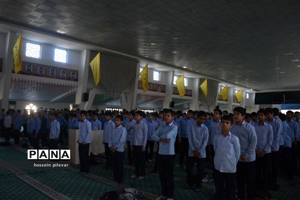 حضور دانش آموزان در حسینیه جماران برای تمرین سرود همگانی در راهپیمایی 13 آبان ماه
