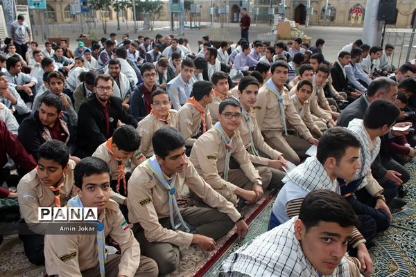 دیدار دانش آموزان نخبه و برگزیده کشوری فارس با نماینده ولی فقیه در استان فارس