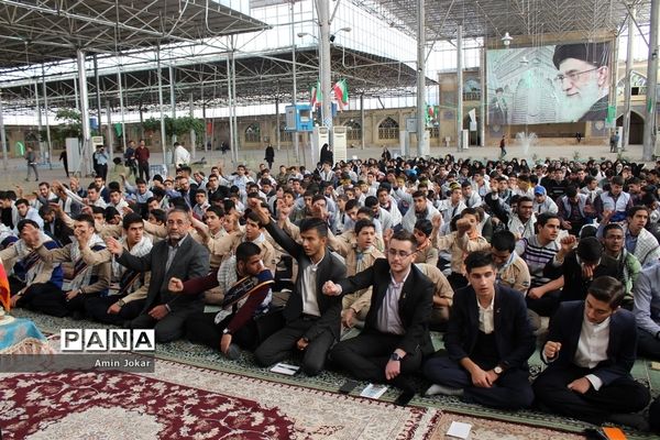 دیدار دانش آموزان نخبه و برگزیده کشوری فارس با نماینده ولی فقیه در استان فارس