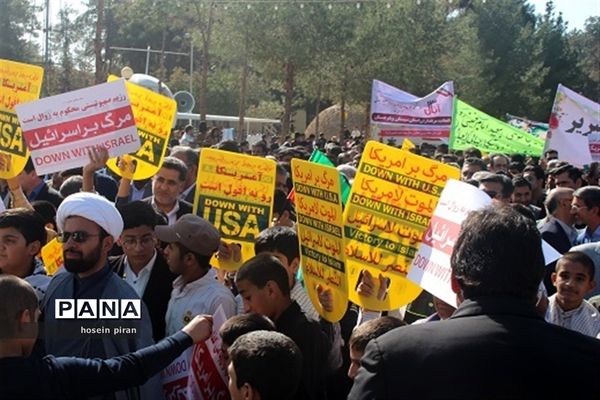 حضور پرشور دانش آموزان زاهدانی در راهپیمایی 13 آبان
