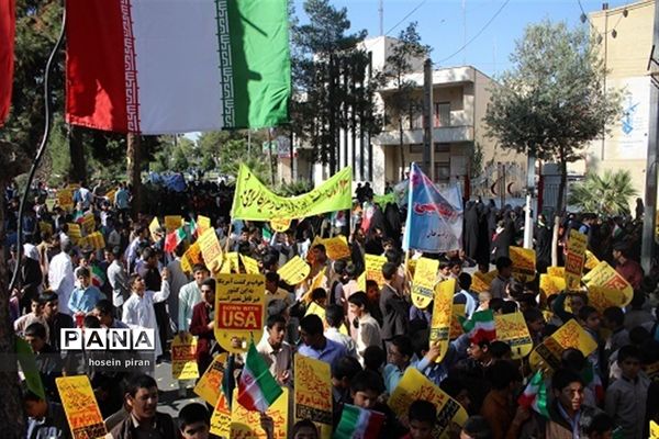 حضور پرشور دانش آموزان زاهدانی در راهپیمایی 13 آبان