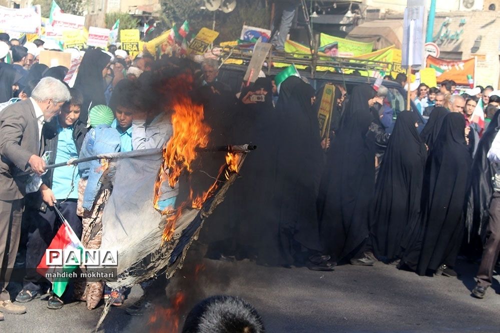 شکوه حضور در آیین روز ملی مبارزه با استکبار جهانی و روز دانش آموز