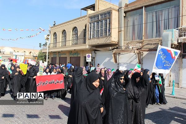شکوه حضور در آیین روز ملی مبارزه با استکبار جهانی و روز دانش آموز