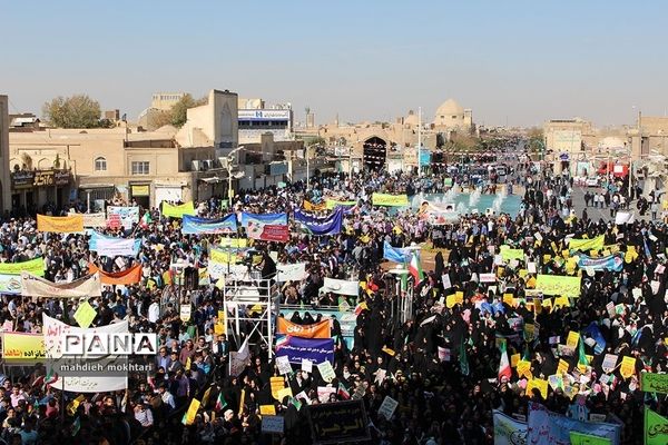 شکوه حضور در آیین روز ملی مبارزه با استکبار جهانی و روز دانش آموز