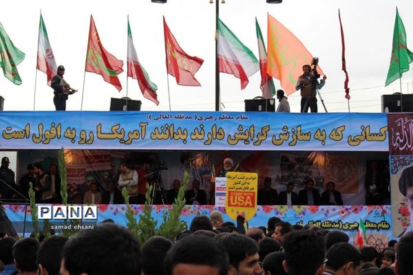 پیشتازان کهگیلویه و بویراحمد در میان اقشار مختلف مردم در راهپیمایی 13 آبان