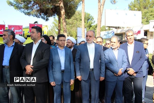 حضور پیشتازان  و فرهنگیان شهرستان بیرجند  در راهپیمایی 13 آبان