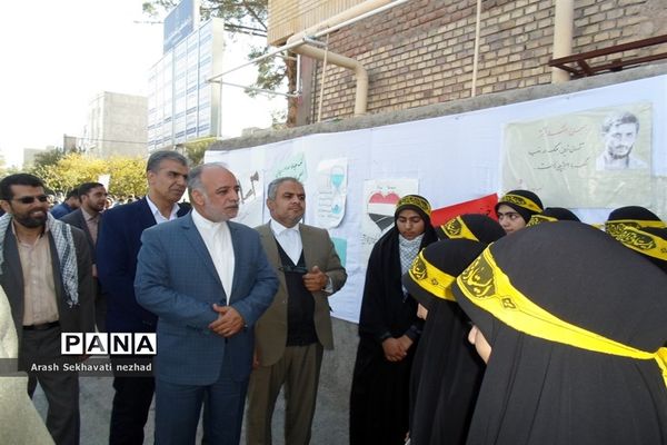 حضور پیشتازان  و فرهنگیان شهرستان بیرجند  در راهپیمایی 13 آبان