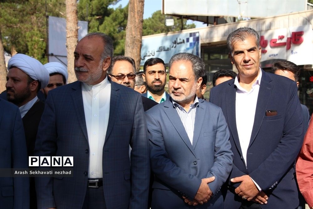 حضور پیشتازان  و فرهنگیان شهرستان بیرجند  در راهپیمایی 13 آبان