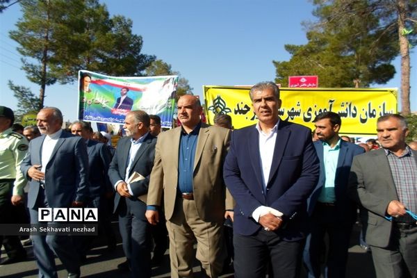 حضور پیشتازان  و فرهنگیان شهرستان بیرجند  در راهپیمایی 13 آبان