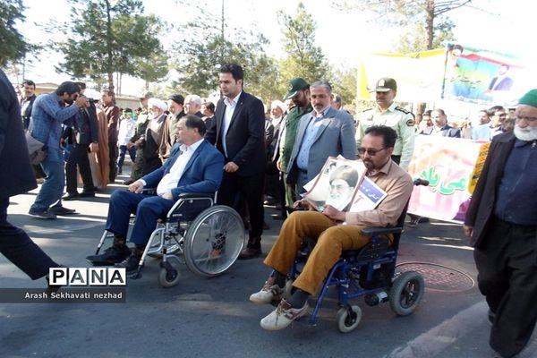 حضور پیشتازان  و فرهنگیان شهرستان بیرجند  در راهپیمایی 13 آبان