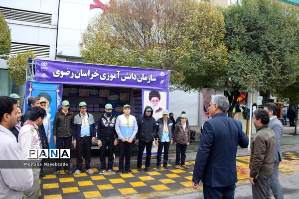 فعالیت غرفه سازمان دانش آموزی خراسان رضوی در راهپیمایی 13 آبان مشهد