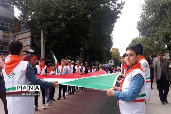 حضور تشکل پیشتازان در راهپیمایی 13 آبان