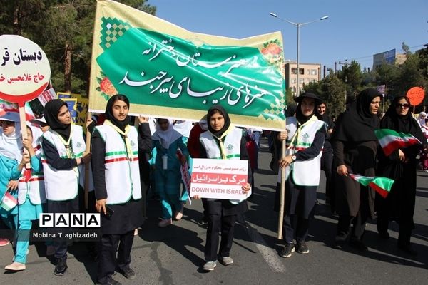 حضور پیشتازان دختر سازمان دانش‌آموزی در راهپیمایی 13آبان